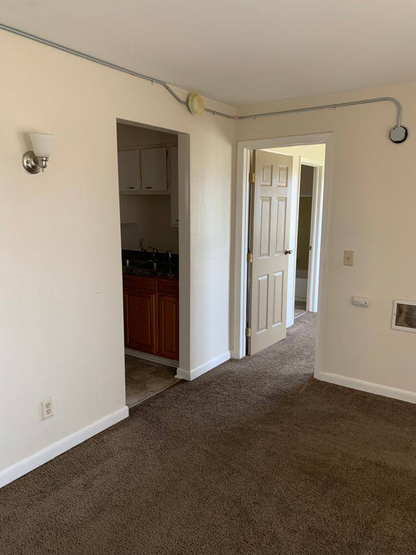 Apartment for rent at 4399 Riverside, Dayton, OH 45405
