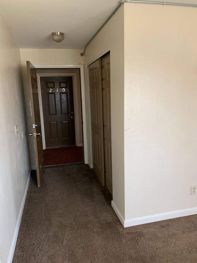 Apartment for rent at 4399 Riverside, Dayton, OH 45405