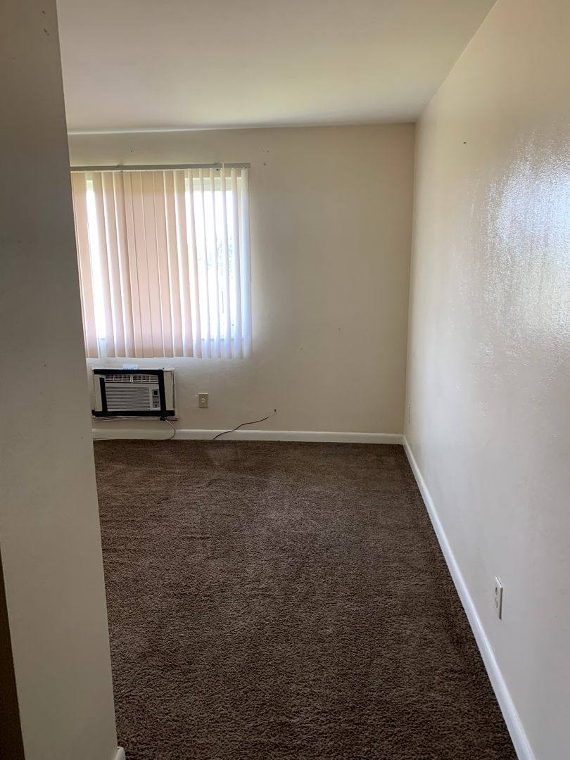 Apartment for rent at 4399 Riverside, Dayton, OH 45405