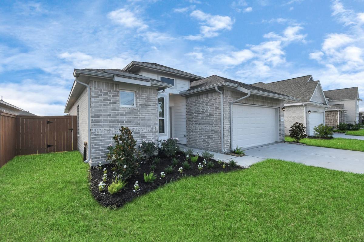 House for rent at 10538 Wildflower View Dr, Rosharon, TX 77583