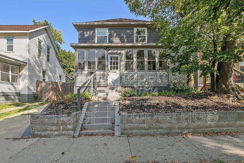 House for rent at 1021 Sherman St SE, Grand Rapids, MI 49506