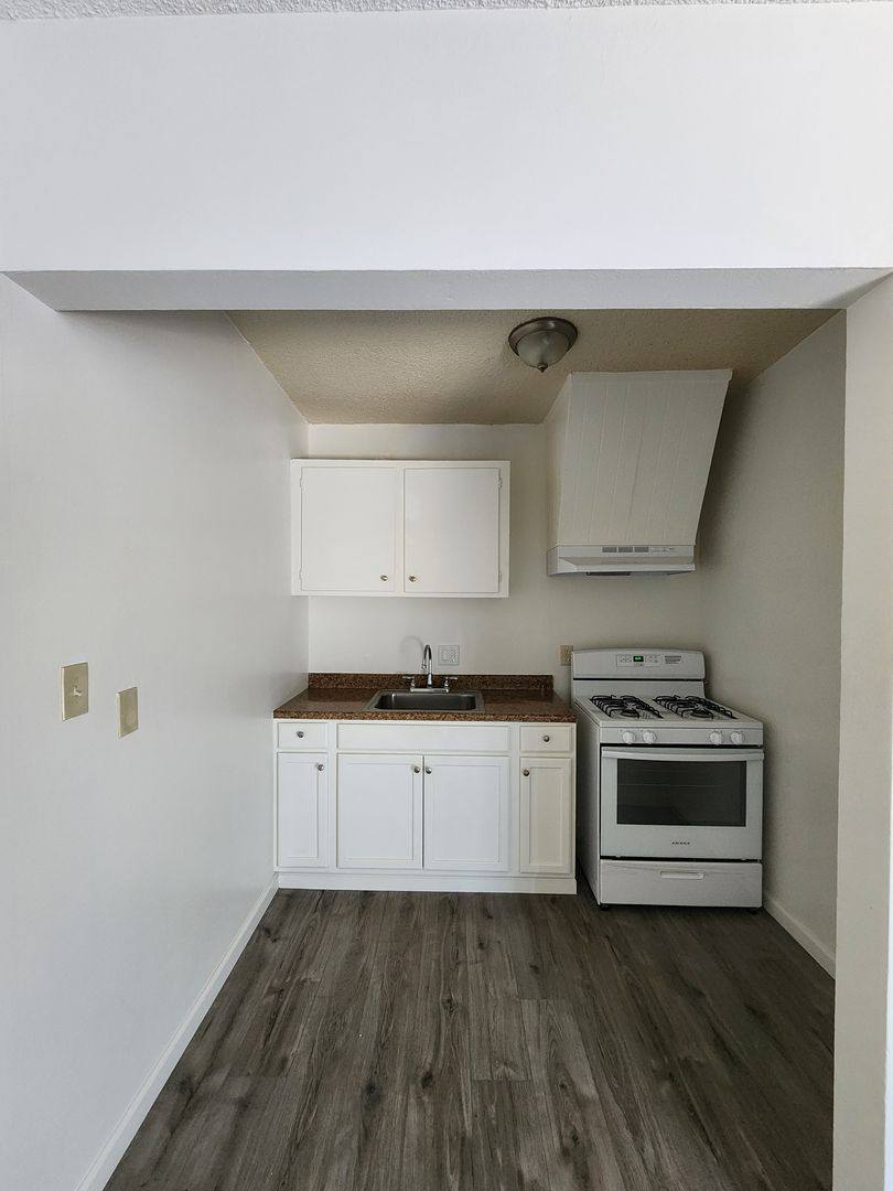 Apartment for rent at 417 N Bush St, Anaheim, CA 92805