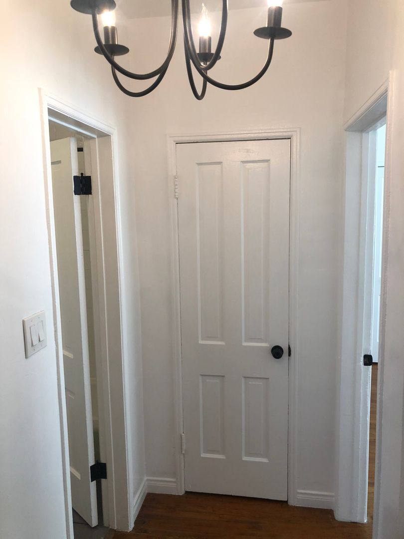 Apartment for rent at 1029 S Westmoreland Ave, Los Angeles, CA 90006