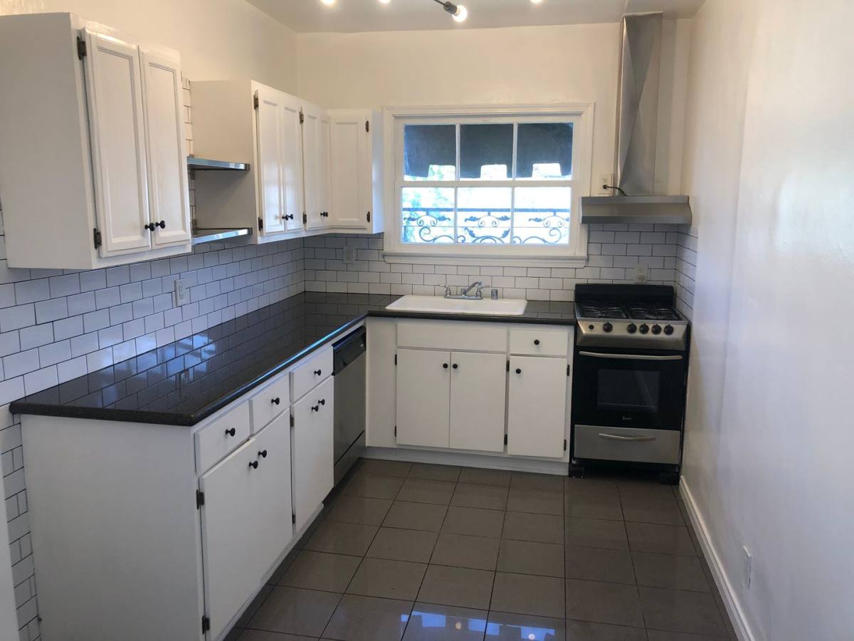 Apartment for rent at 1029 S Westmoreland Ave, Los Angeles, CA 90006