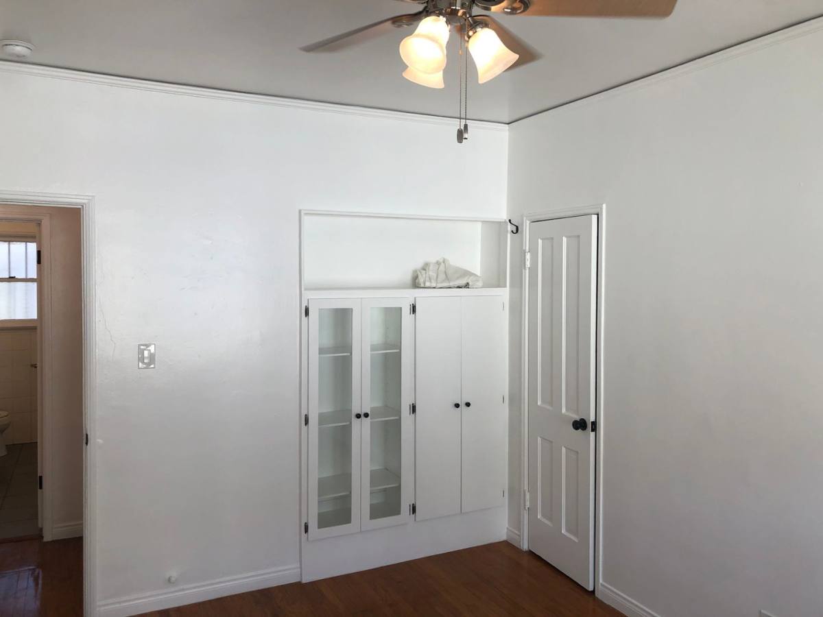 Apartment for rent at 1029 S Westmoreland Ave, Los Angeles, CA 90006