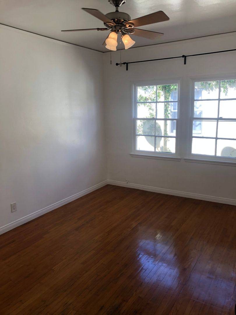 Apartment for rent at 1029 S Westmoreland Ave, Los Angeles, CA 90006