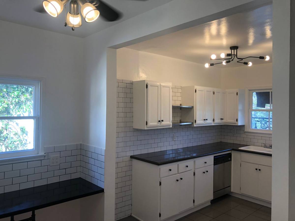 Apartment for rent at 1029 S Westmoreland Ave, Los Angeles, CA 90006