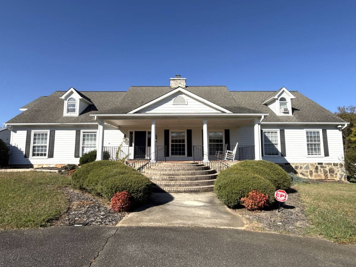 House for rent at 14009 Thompson Rd, Charlotte, NC 28227