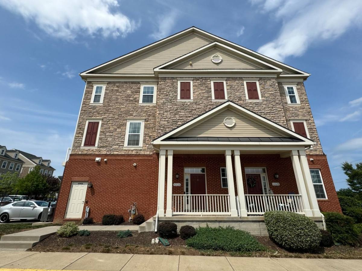 Townhouse for rent at 42626 Capitol View Terrace, Ashburn, VA 20148