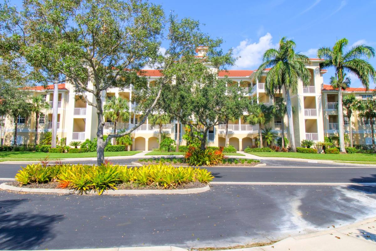 Apartment for rent at 4853 Hampshire Court, Naples, FL 34112