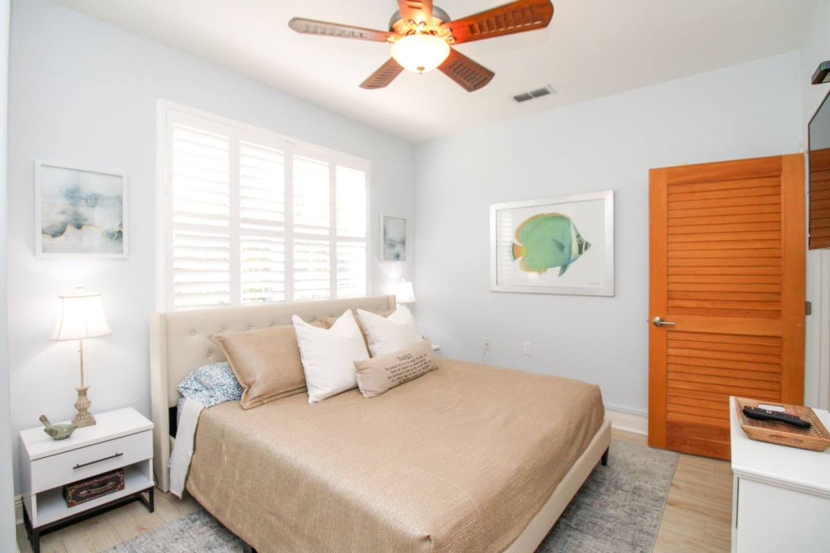 Apartment for rent at 4853 Hampshire Court, Naples, FL 34112