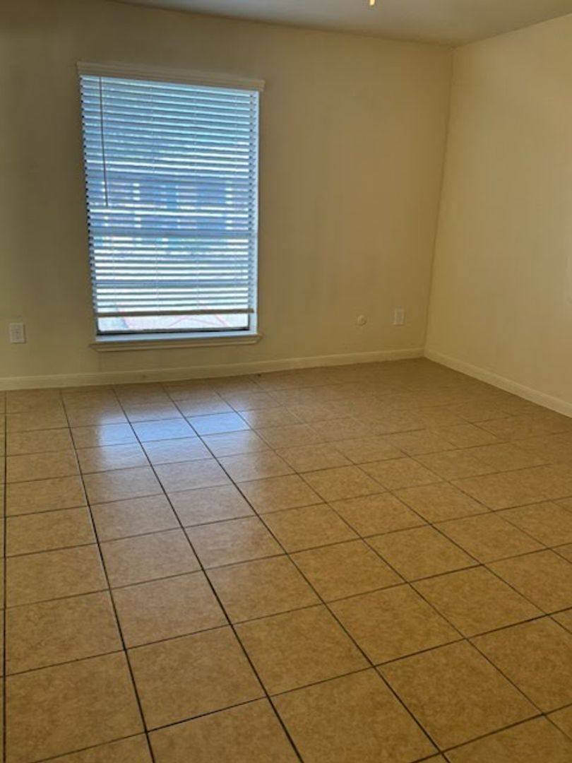 Apartment for rent at 5500 Antoine Dr, Houston, TX 77091