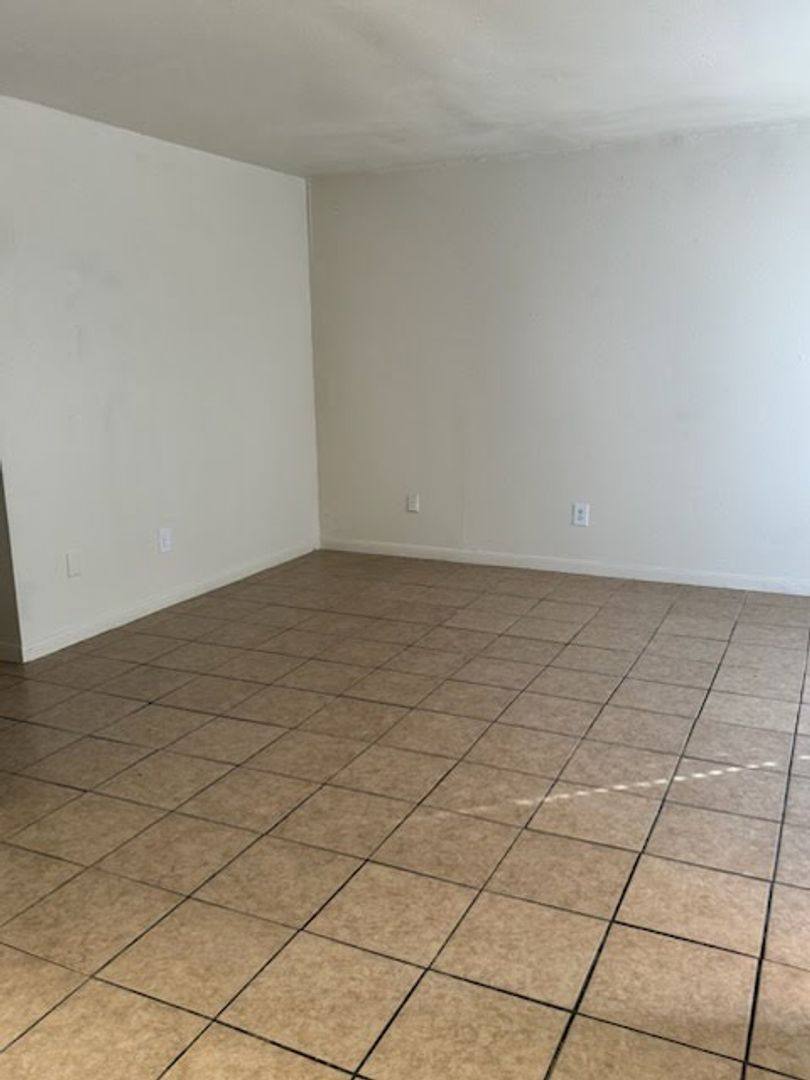 Apartment for rent at 5500 Antoine Dr, Houston, TX 77091