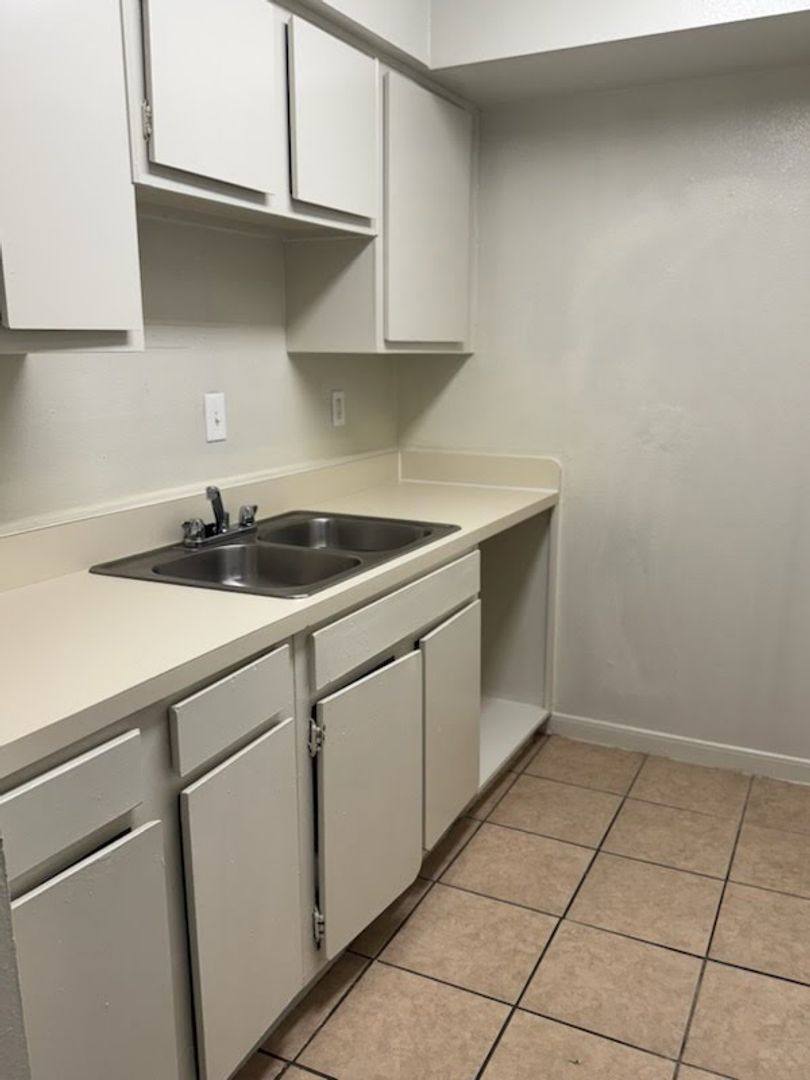 Apartment for rent at 5500 Antoine Dr, Houston, TX 77091