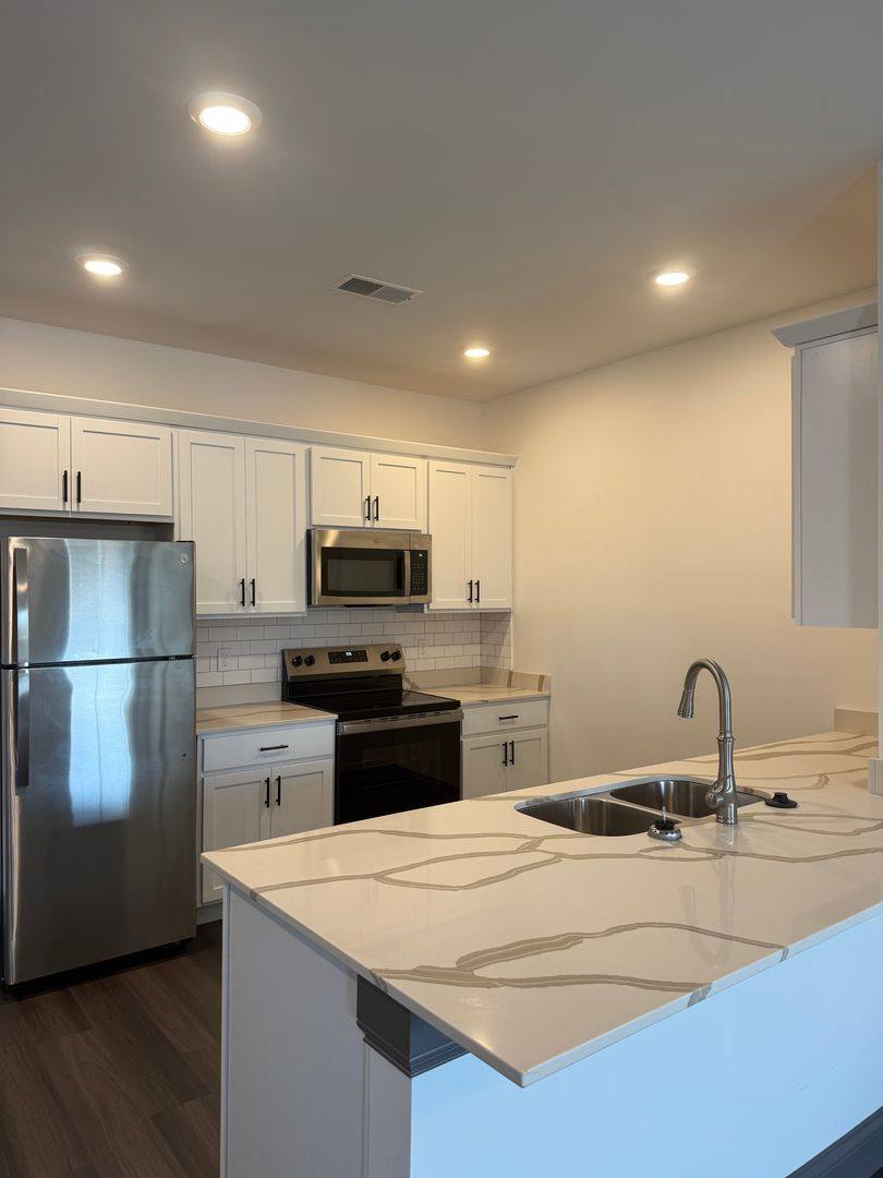 Apartment for rent at 268 Cherry Farms Lane, Bowling Green, KY 42103