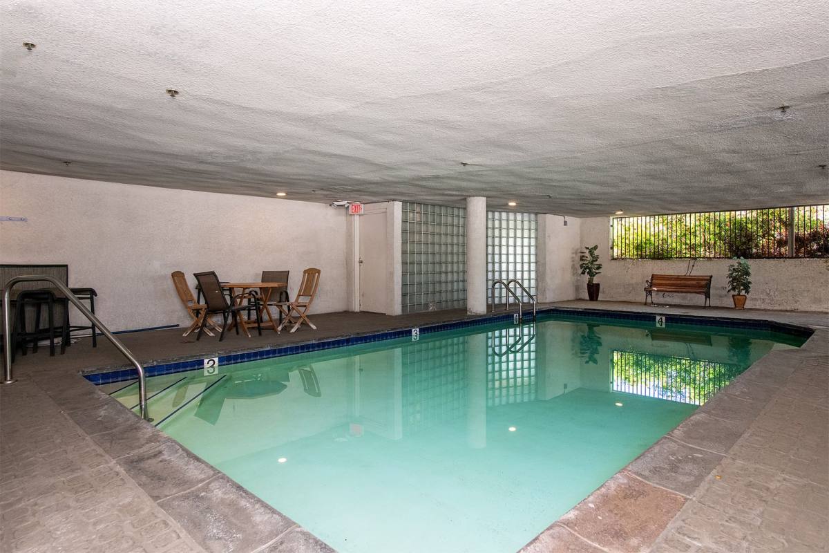 Apartment for rent at 11915 Riverside Dr, Valley Village, CA 91607
