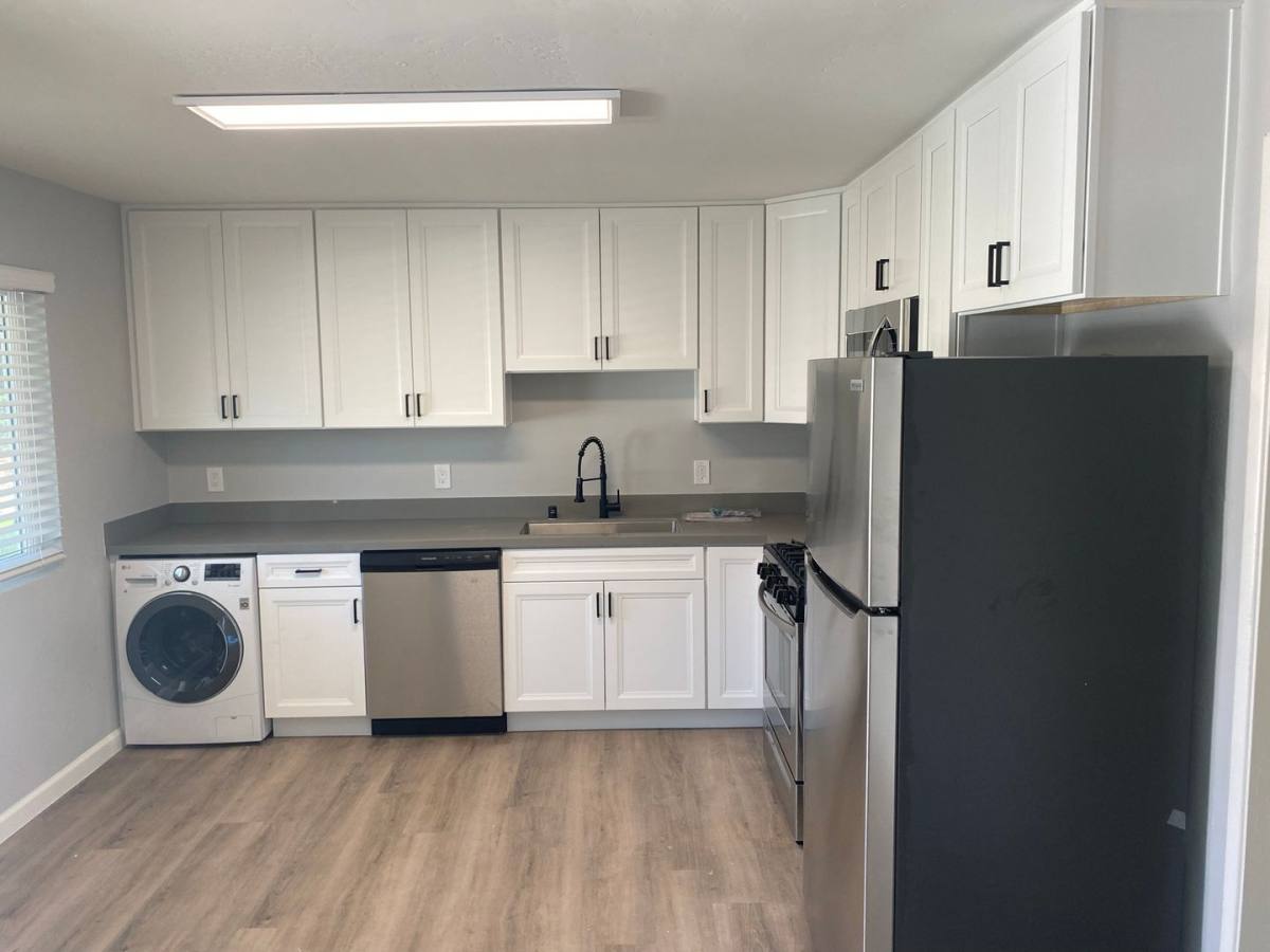 Apartment for rent at 945-983 Pine Ave, Carlsbad, CA 92008