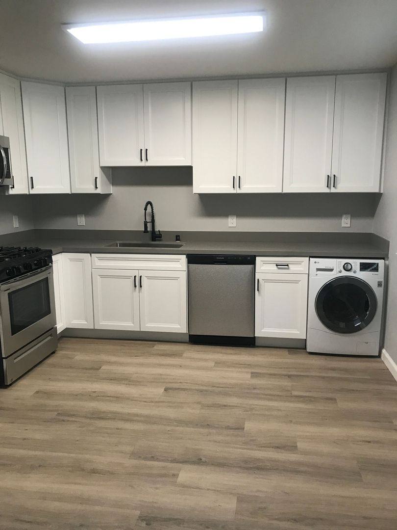 Apartment for rent at 945-983 Pine Ave, Carlsbad, CA 92008
