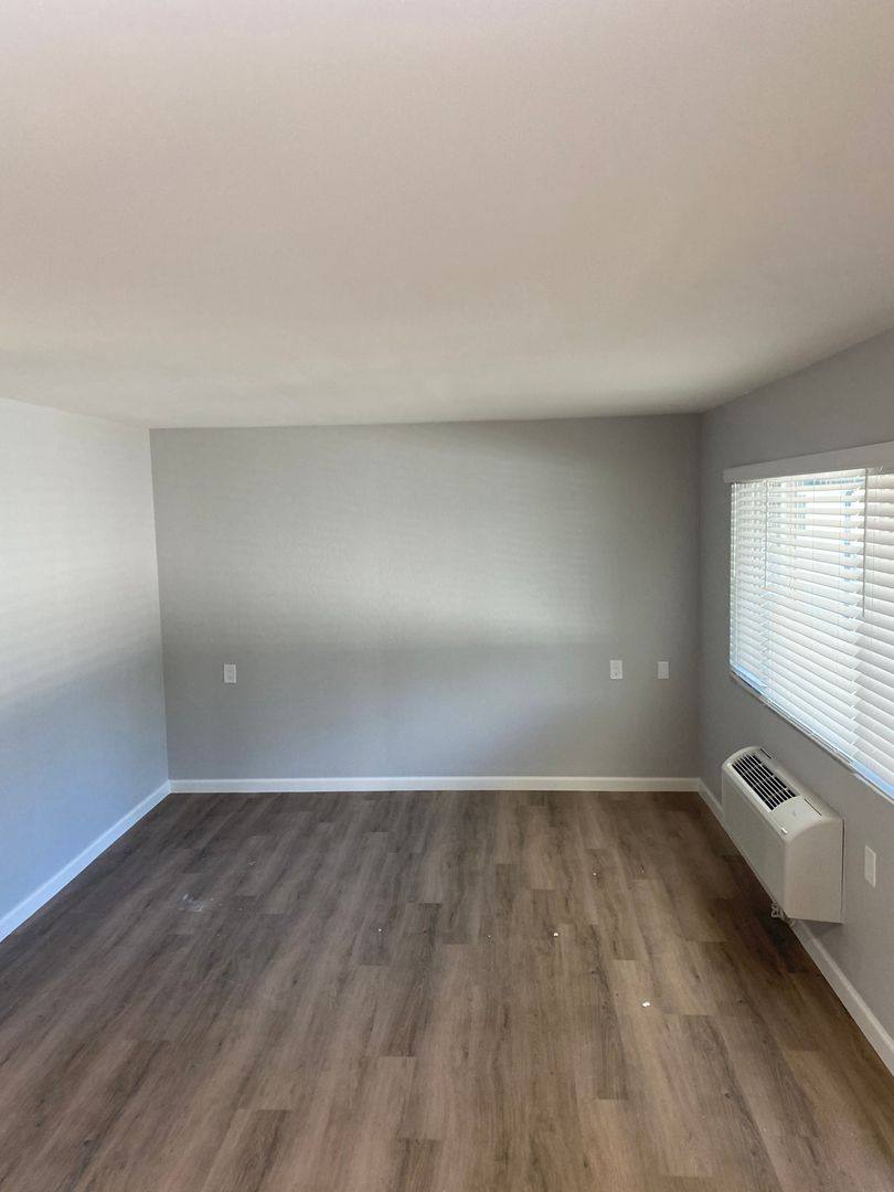 Apartment for rent at 945-983 Pine Ave, Carlsbad, CA 92008