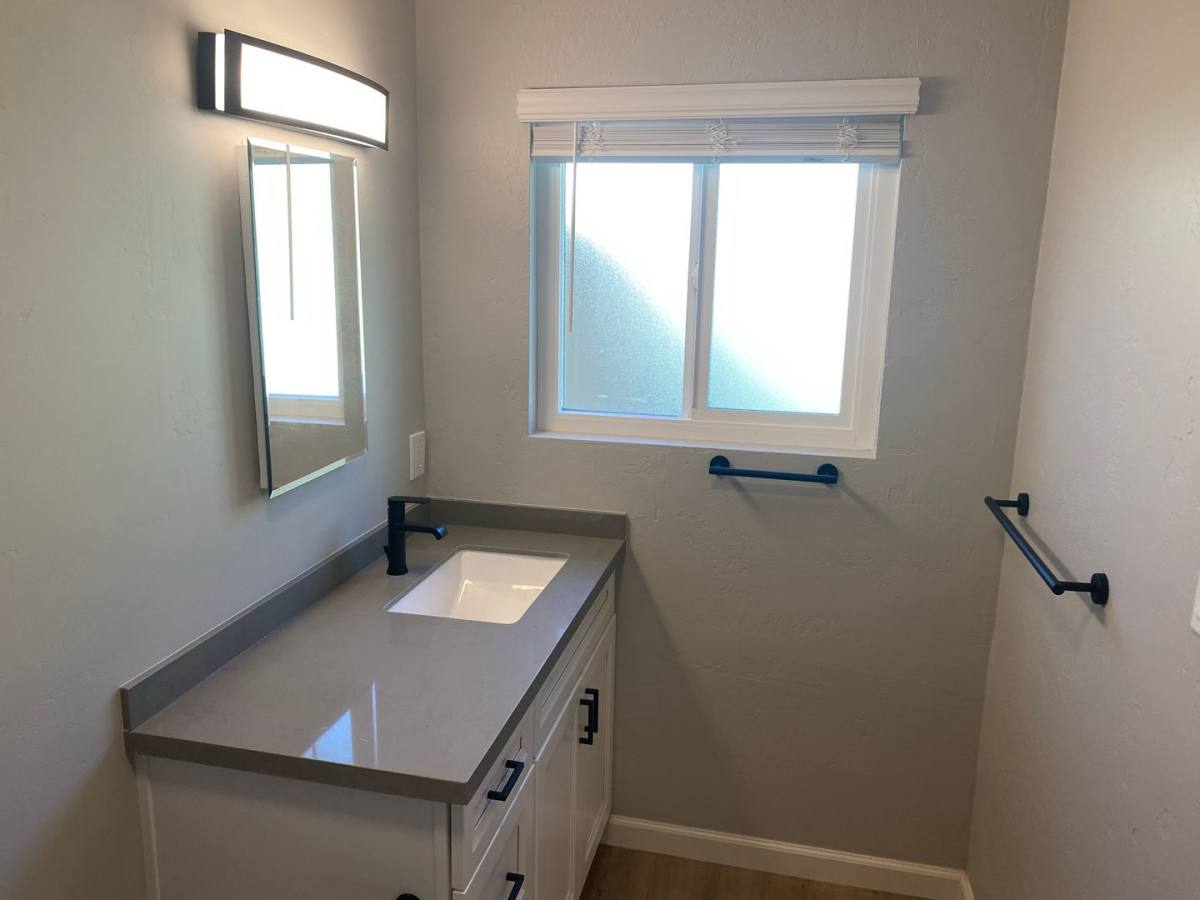 Apartment for rent at 945-983 Pine Ave, Carlsbad, CA 92008