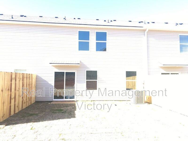 Townhouse for rent at 122 Marina Dr, Lincoln, AL 35096