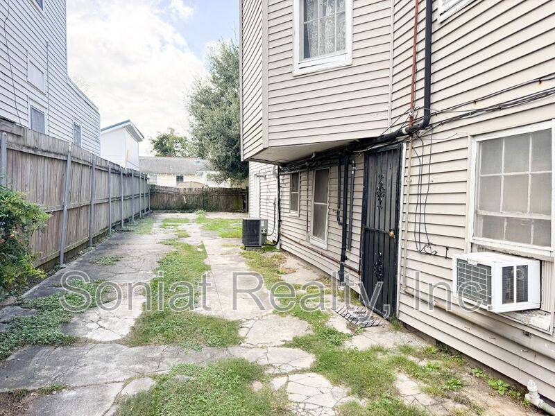 Apartment for rent at 1621 Crete St #1, New Orleans, LA 70119