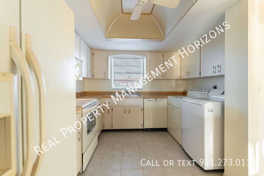 Apartment for rent at 4813 Independence Dr, Bradenton, FL 34210