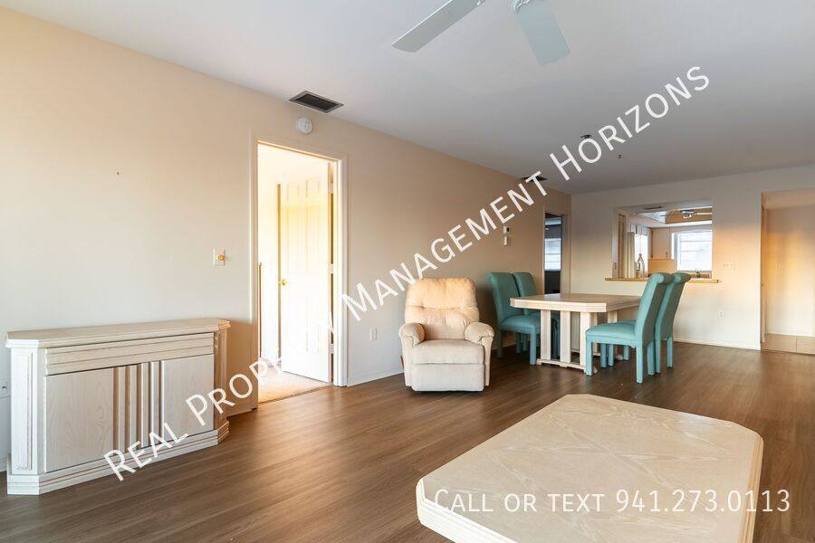 Apartment for rent at 4813 Independence Dr, Bradenton, FL 34210
