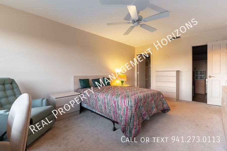 Apartment for rent at 4813 Independence Dr, Bradenton, FL 34210