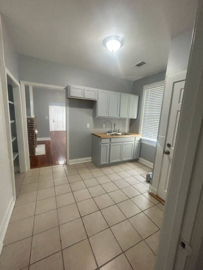 Apartment for rent at 2616-18 Cambronne St, New Orleans, LA 70118