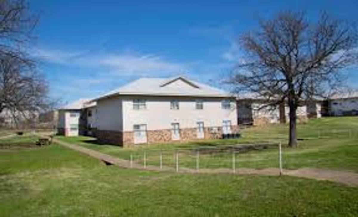 Apartment for rent at 1901 W Mississippi St, Durant, OK 74701