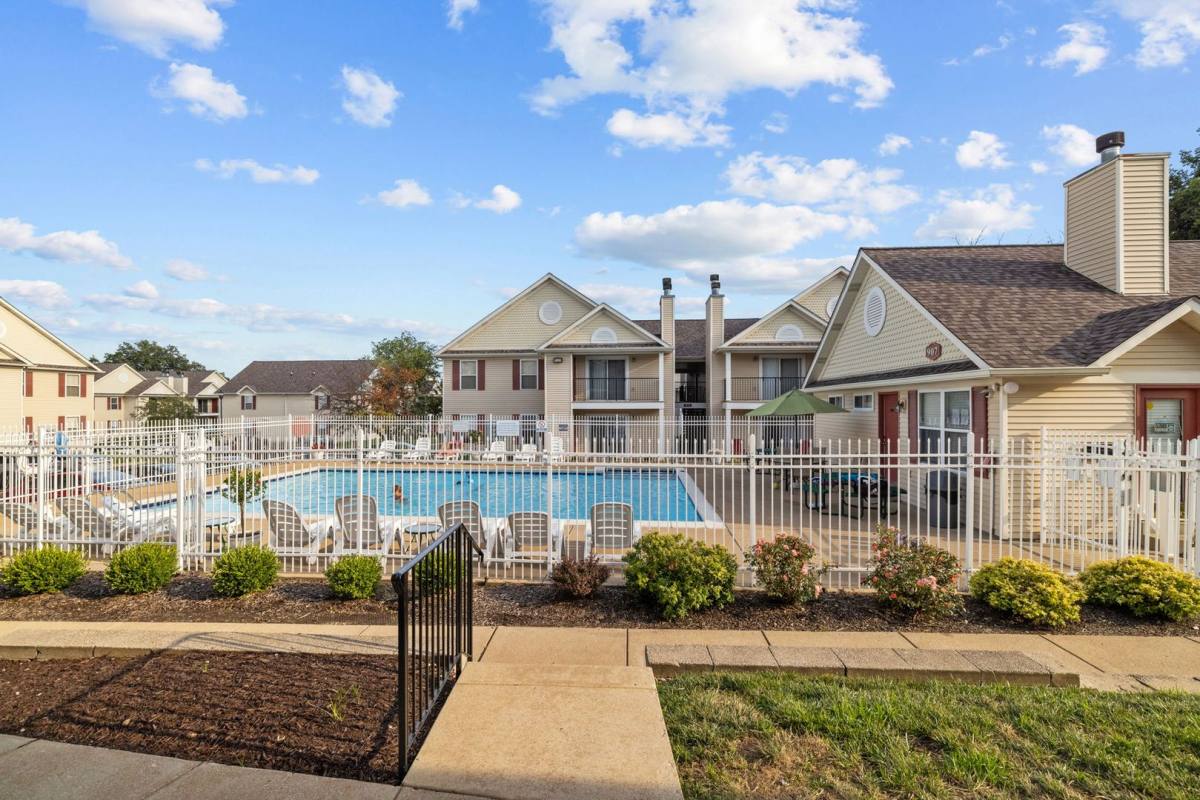 Apartment for rent at 907 Carriage Circle Lane, Saint Louis, MO 63122