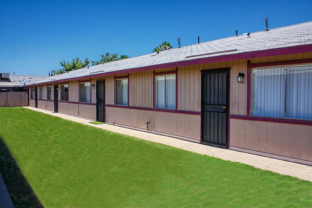 Apartment for rent at 2334-2412 W Dennett Ave, Fresno, CA 93728