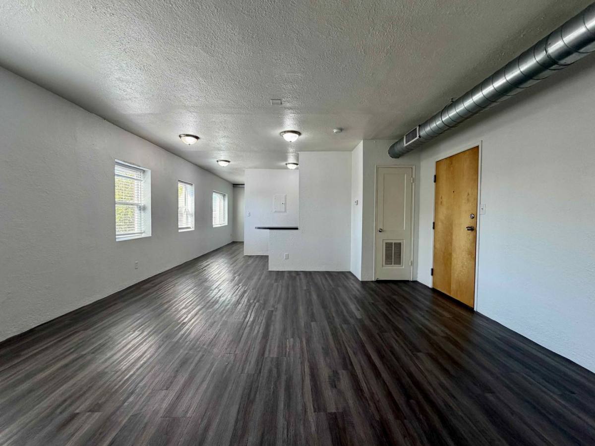 Apartment for rent at 625-629 E Armour Blvd, Kansas City, MO 64109