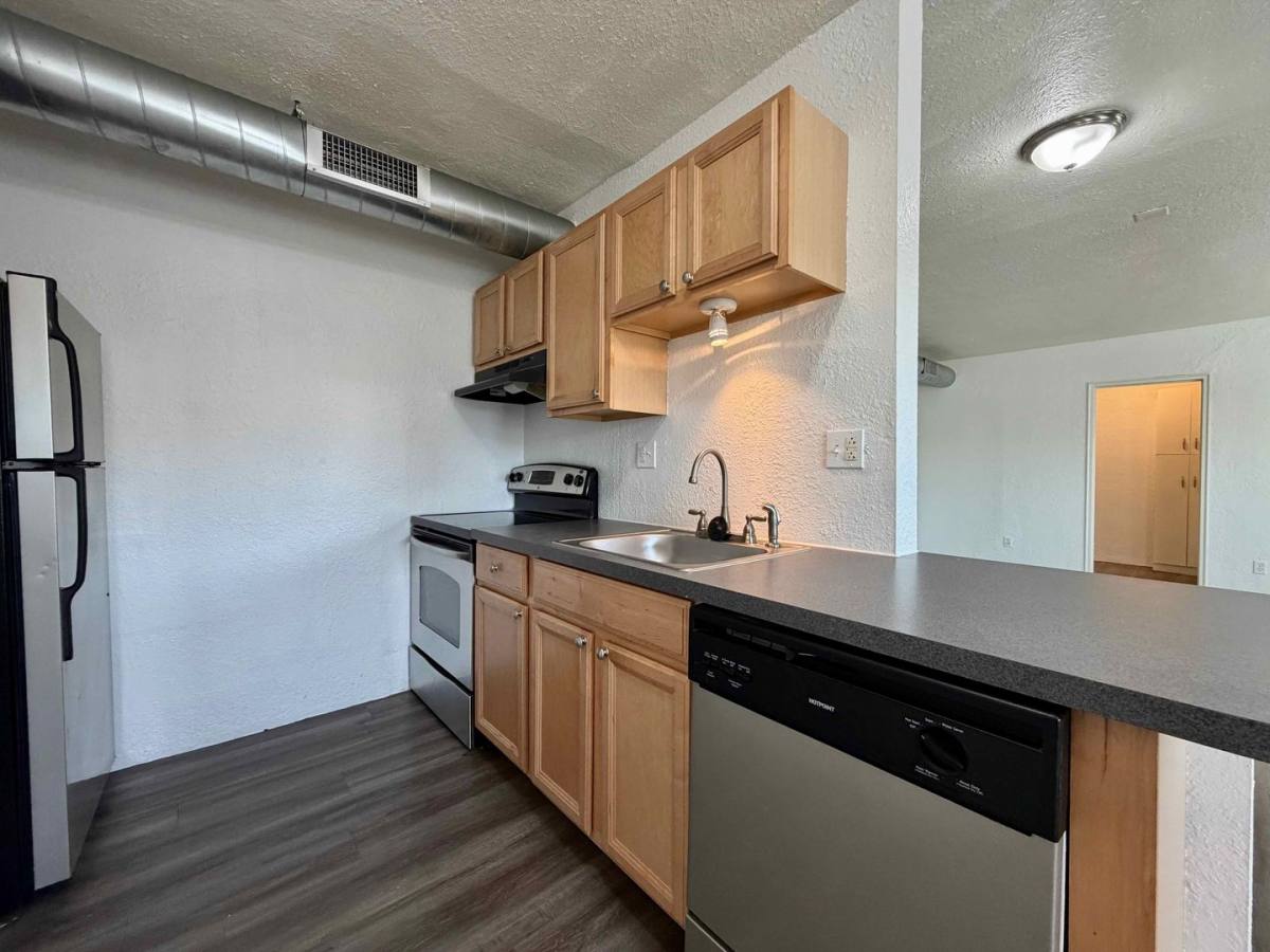 Apartment for rent at 625-629 E Armour Blvd, Kansas City, MO 64109
