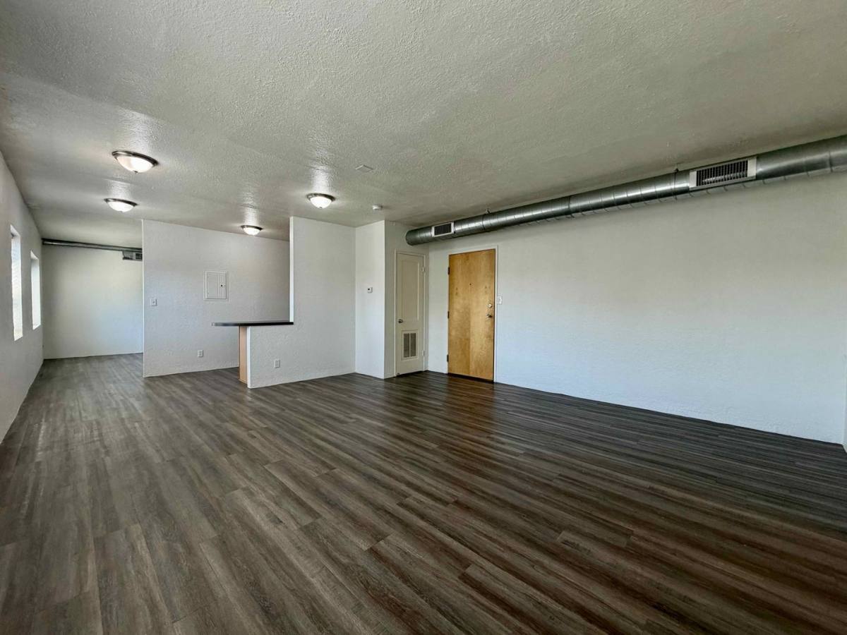 Apartment for rent at 625-629 E Armour Blvd, Kansas City, MO 64109