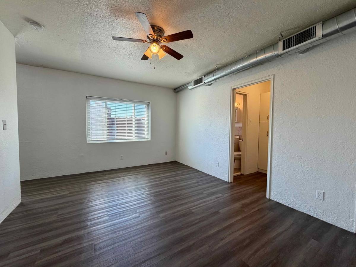 Apartment for rent at 625-629 E Armour Blvd, Kansas City, MO 64109