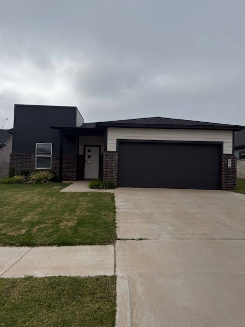 House for rent at 8100 NW 151st Circle, Edmond, OK 73013