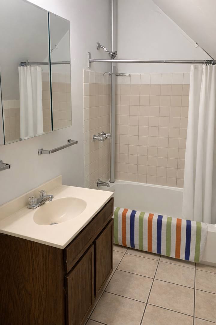 Apartment for rent at 1022 15th Ave SE, Minneapolis, MN 55414