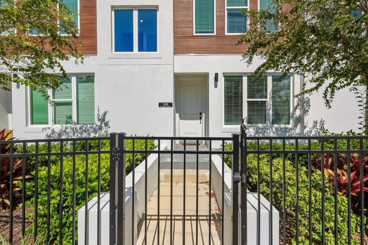 Townhouse for rent at 120 E Gladys St #3, Tampa, FL 33602