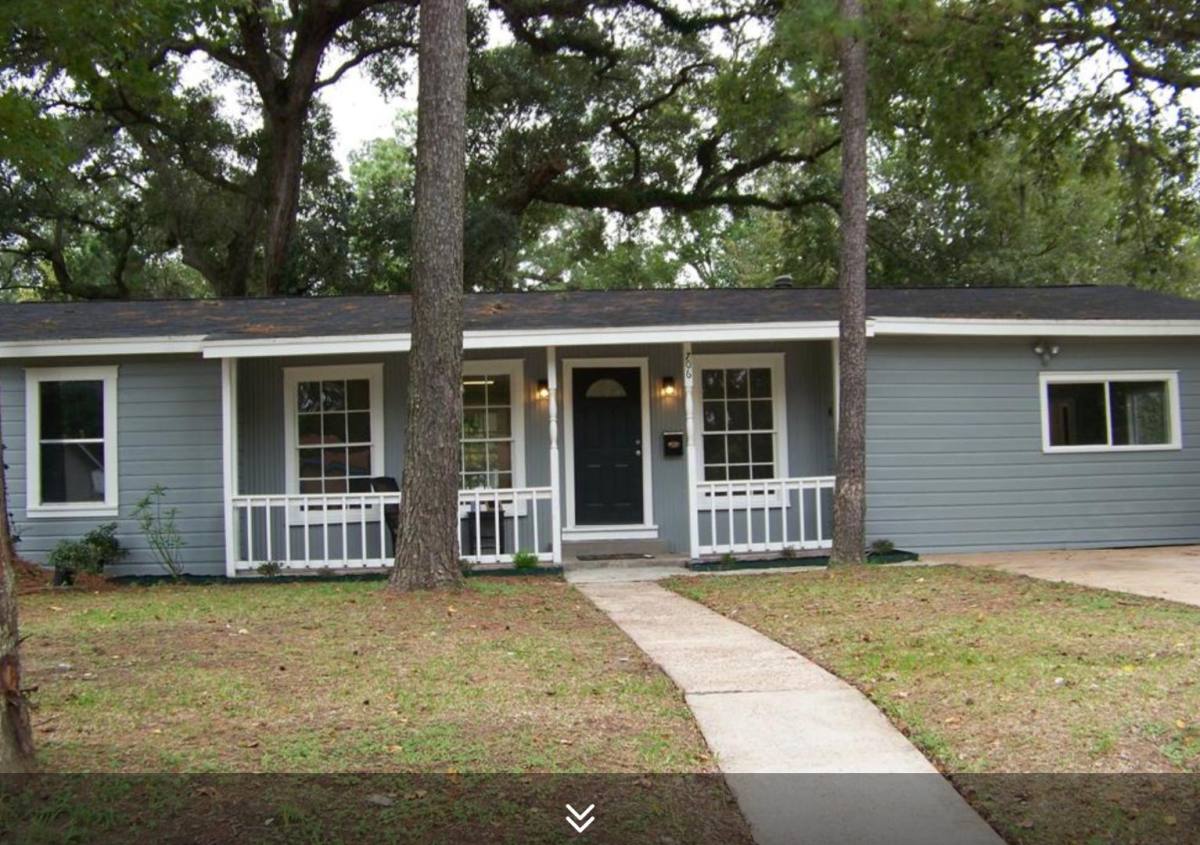House for rent at 706 Azalea St #1A, Lake Jackson, TX 77566