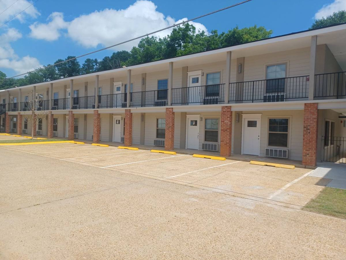 Apartment for rent at 3801 Halsey St, Alexandria, LA 71301