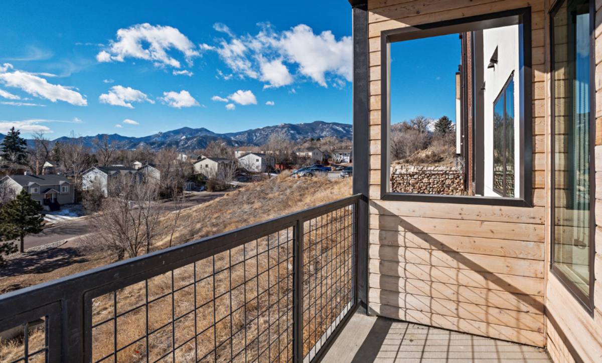 Apartment for rent at 676 W Monument St, Colorado Springs, CO 80905