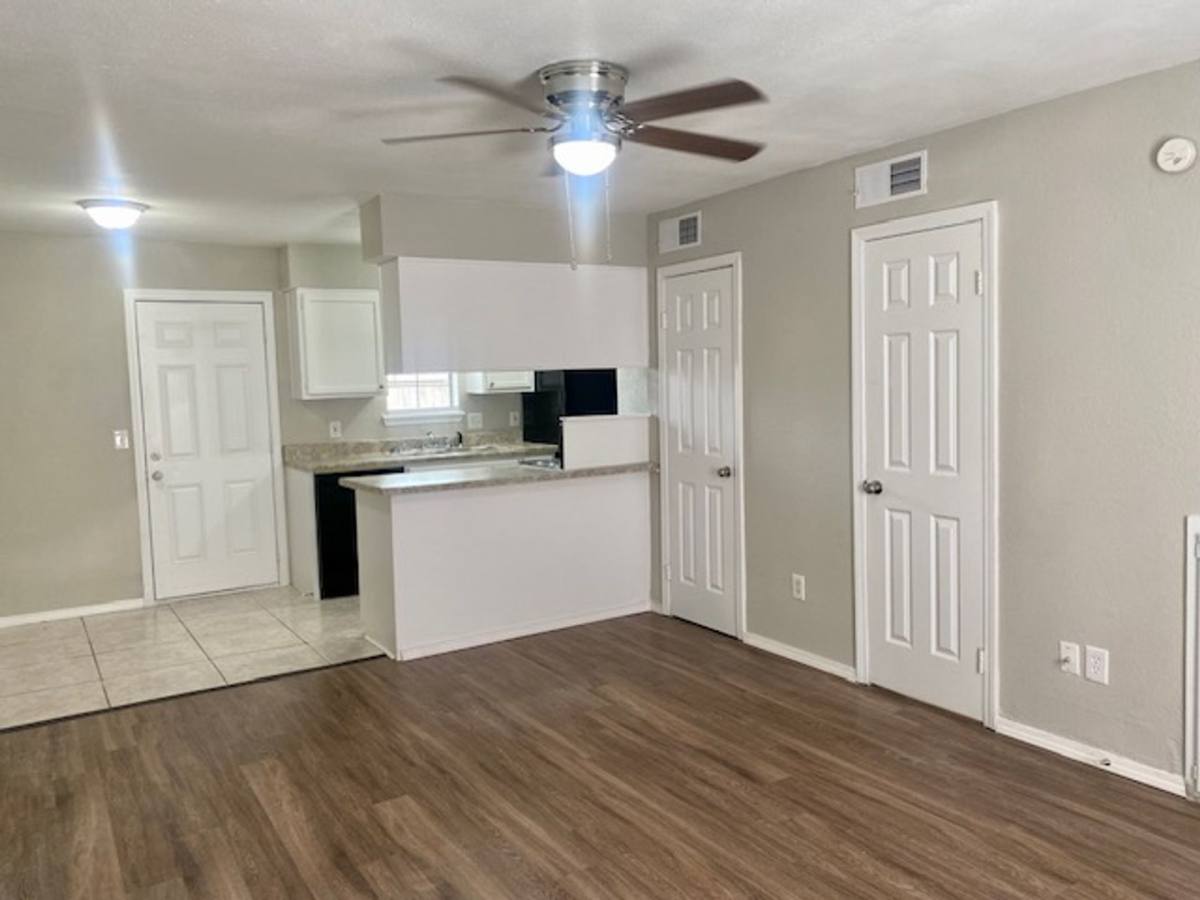 Townhouse for rent at 6100 Macarthur Park Lane, Oklahoma City, OK 73127