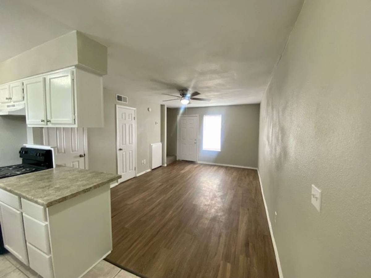 Townhouse for rent at 6100 Macarthur Park Lane, Oklahoma City, OK 73127