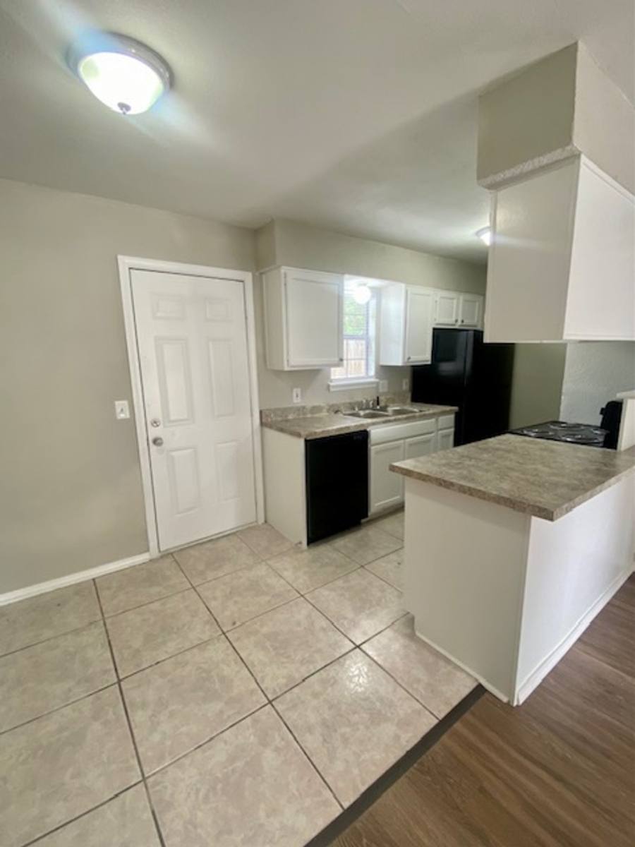 Townhouse for rent at 6100 Macarthur Park Lane, Oklahoma City, OK 73127