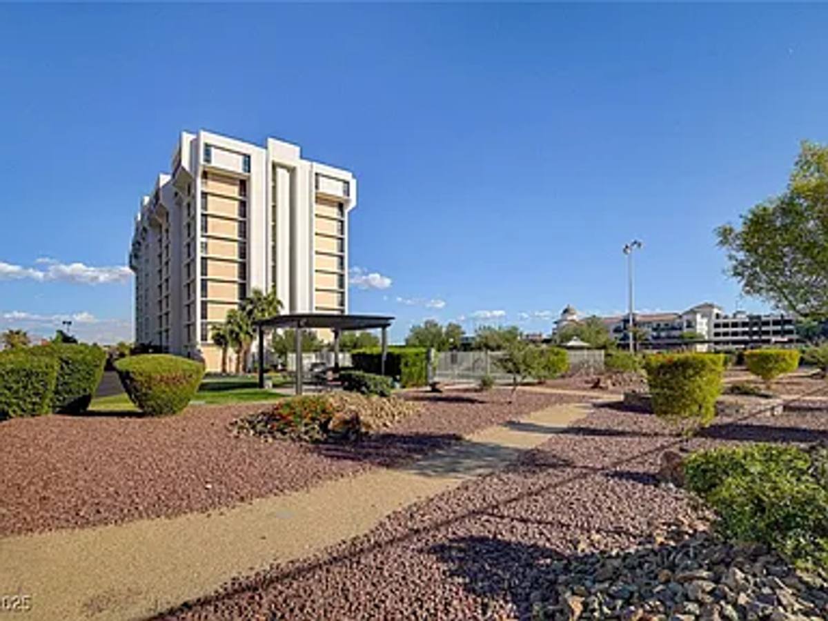 Condo for rent at 3930 University Center Dr, Las Vegas, NV 89119