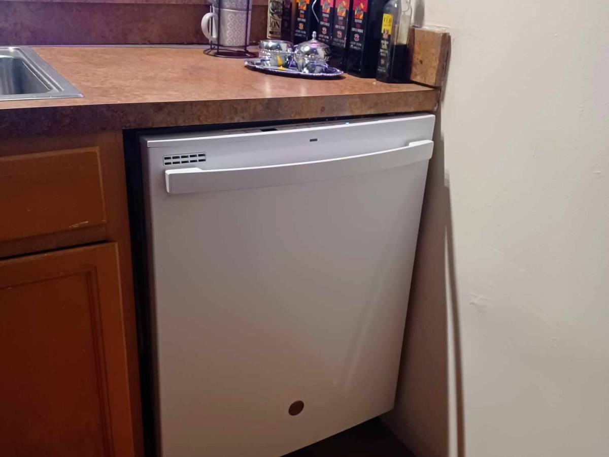 Apartment for rent at 200 Mount Elliott, Detroit, MI 48207