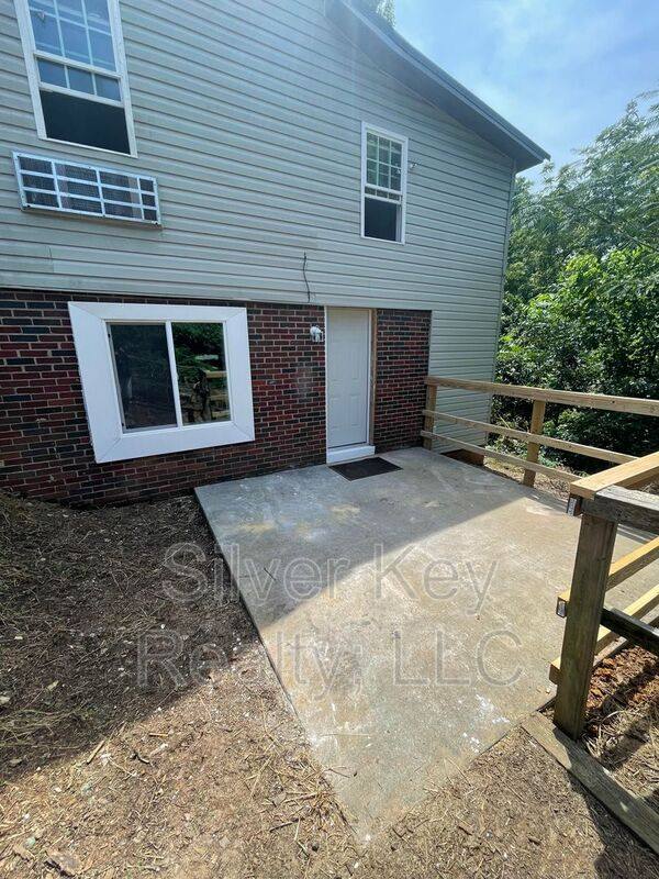 Apartment for rent at 154 S Jackson St #C, Athens, TN 37303