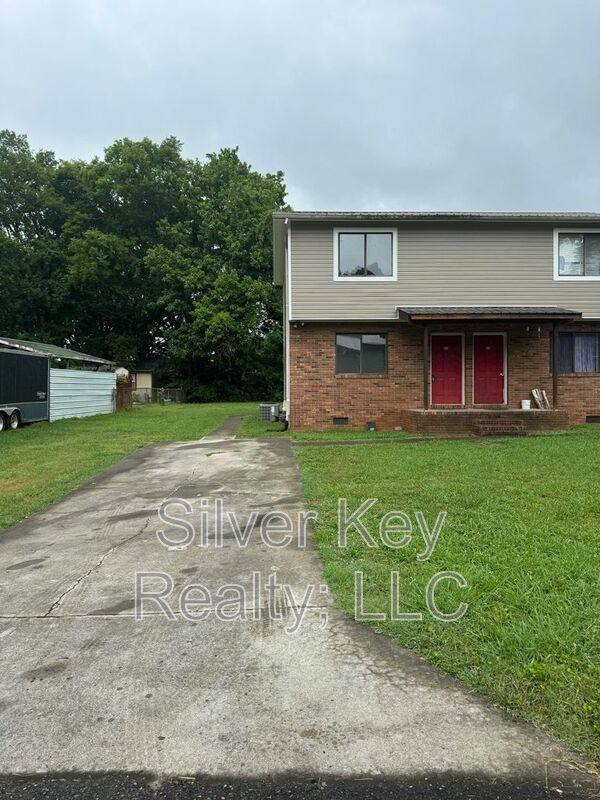 Apartment for rent at 403 Hicks St, Athens, TN 37303
